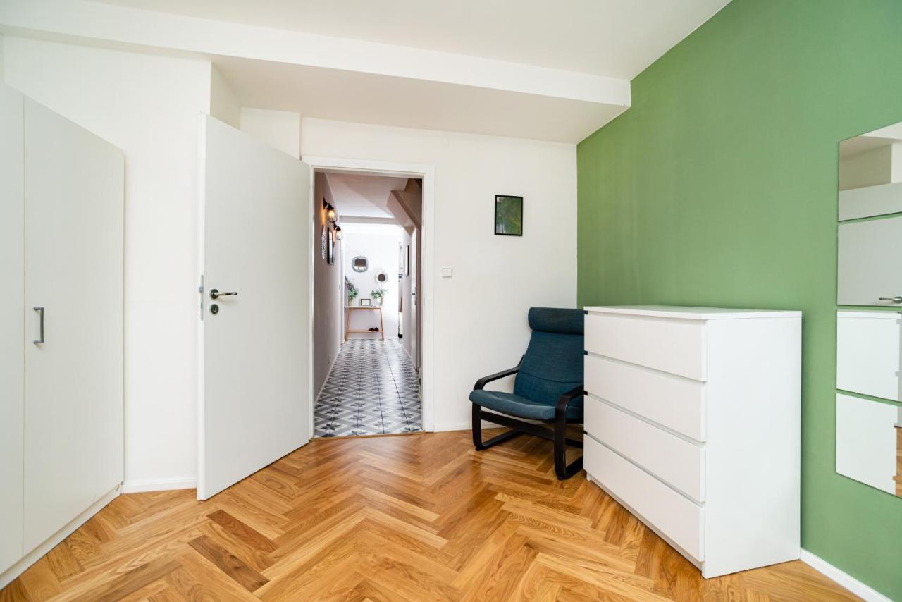 Central, Spacious, Modern 5 Bedrm Duplex W/Balcony براغ المظهر الخارجي الصورة