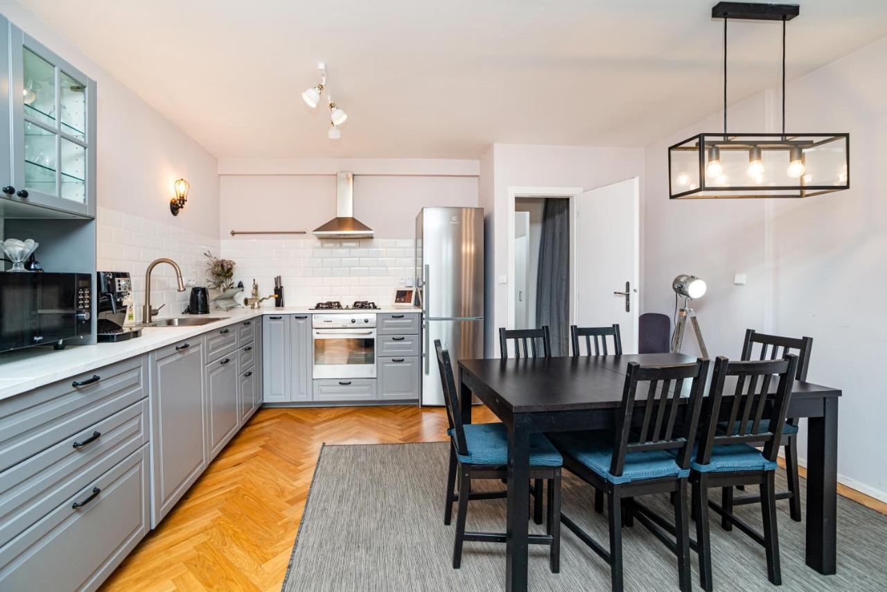 Central, Spacious, Modern 5 Bedrm Duplex W/Balcony براغ المظهر الخارجي الصورة