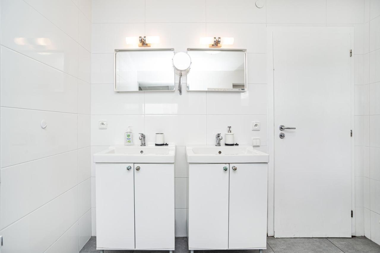 Central, Spacious, Modern 5 Bedrm Duplex W/Balcony براغ المظهر الخارجي الصورة